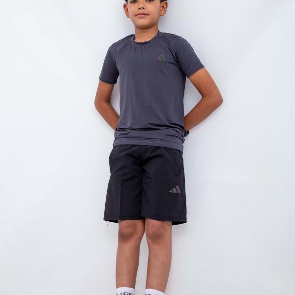 طقم تيشرت مع شورت رياضي للرجال